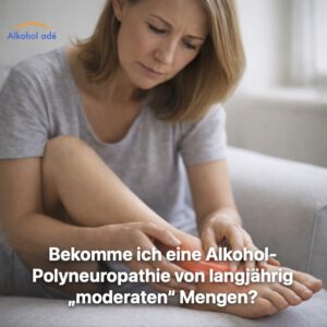 Frau untersucht ihren Fuß wegen brennender Nervenschmerzen – Symbolbild für distale Polyneuropathie mit Nervenreizung im Fuß.