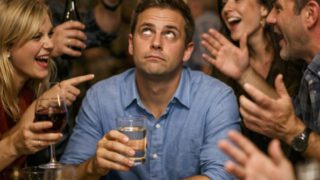 Geselligkeit- Alkohol lässt die Menschen nur Blödsinn reden