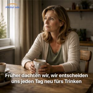 sitzt morgens allein am Tisch – Alltag nach Alkoholentzug