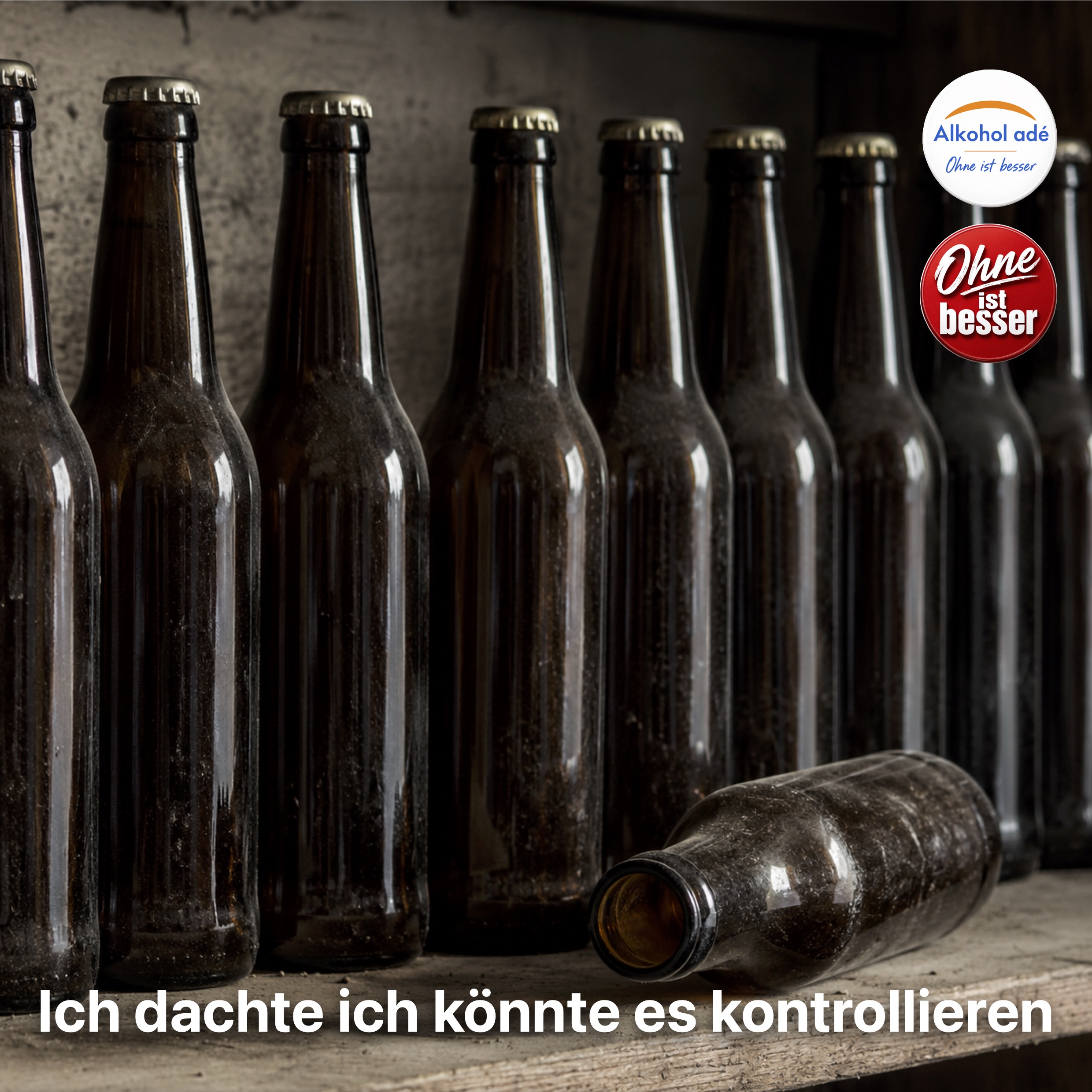 Leere Bierflasche zwischen ungeöffneten – Symbol für Rückfall und zweiten Alkoholentzug