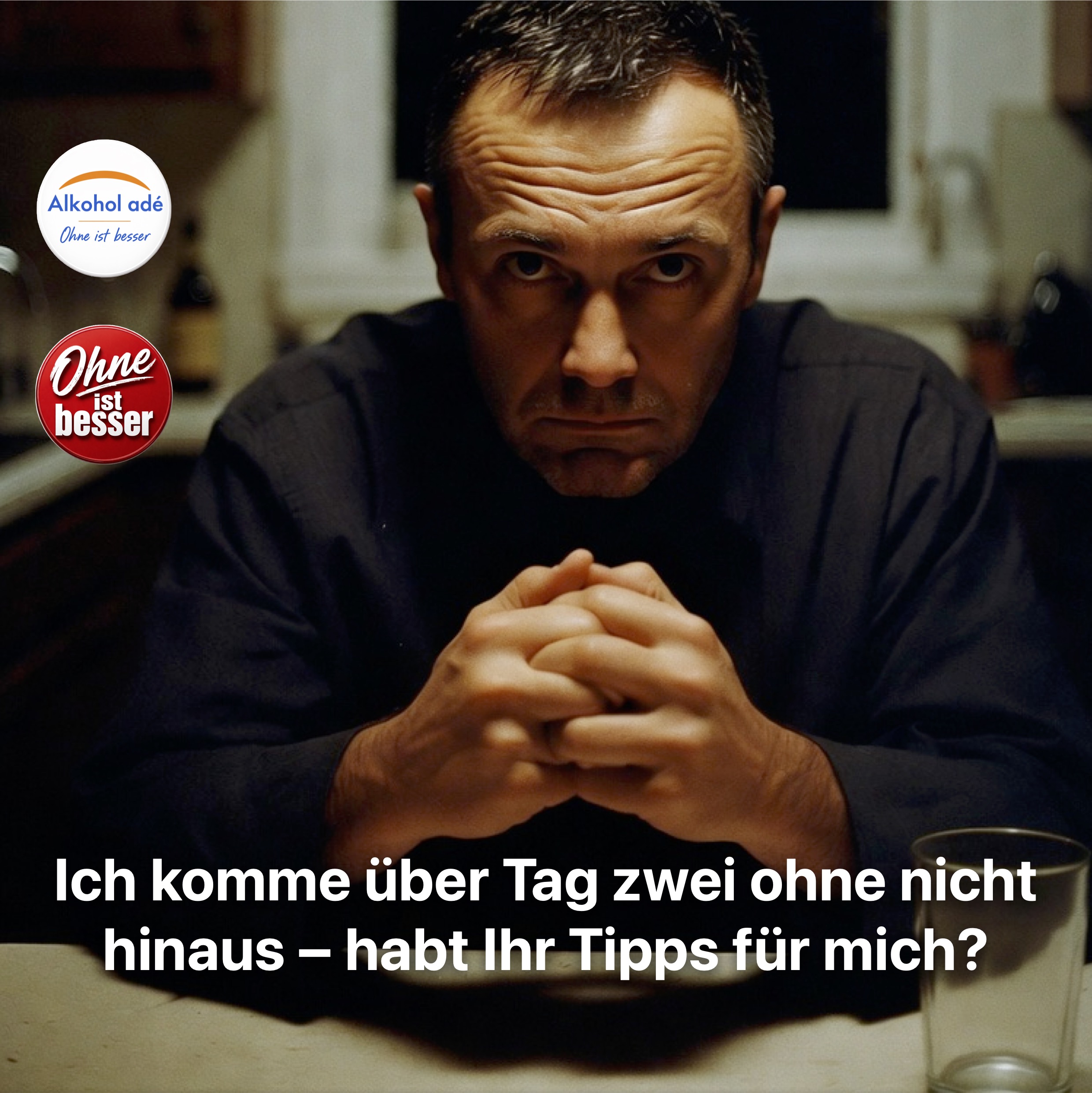 Mann sitzt nachts angespannt am Tisch – erster Schritt aus der Alkoholsucht