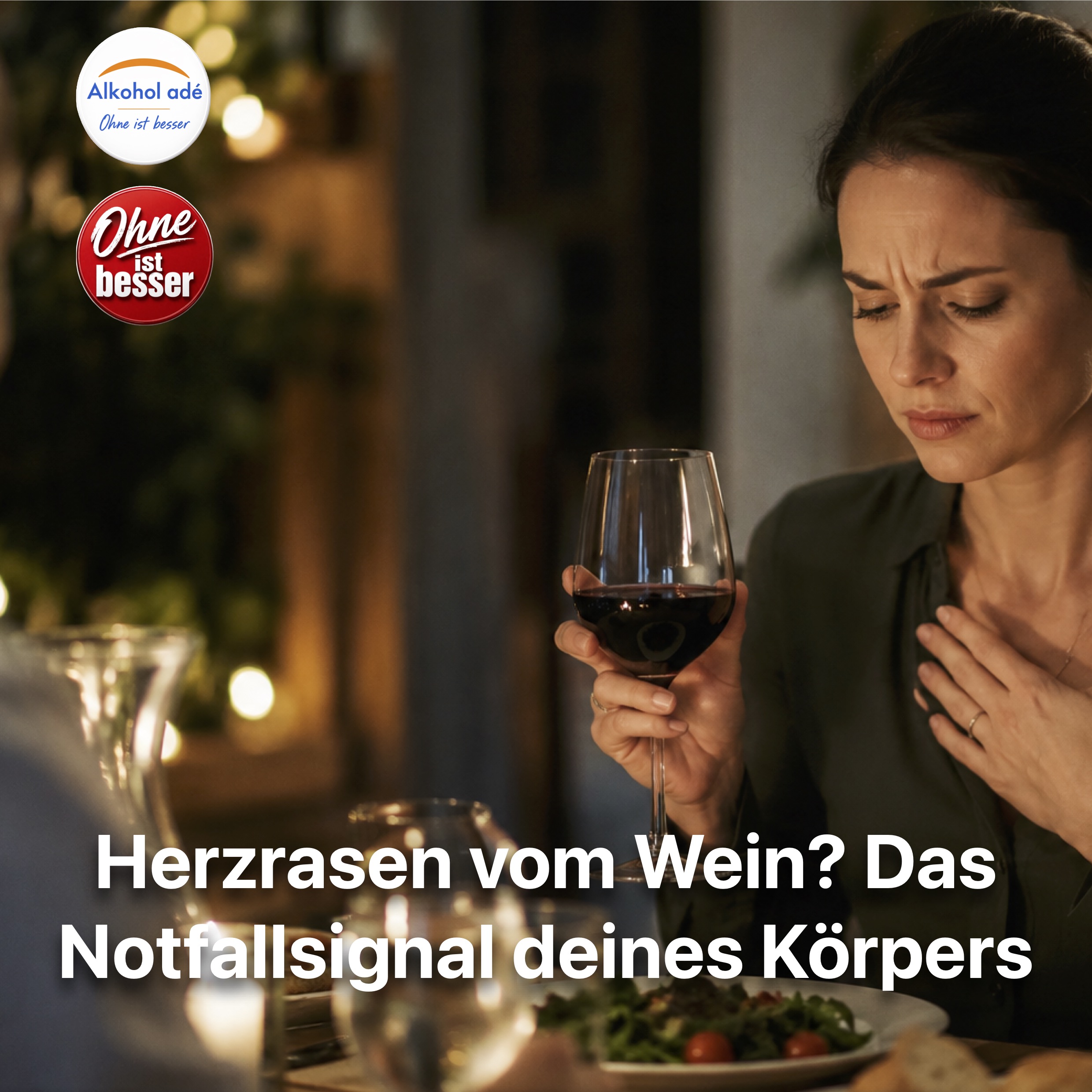 Frau sitzt bei einem Abendessen in warmem Kerzenlicht und hält ein Glas Rotwein in der Hand. Mit leicht besorgtem Gesichtsausdruck legt sie die andere Hand auf die Brust, als würde sie sich nach dem Trinken unwohl fühlen. Die gemütliche Atmosphäre und die unscharfen Lichter im Hintergrund stehen im Kontrast zu ihrem sichtbaren Unbehagen.