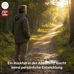 Das Bild zeigt einen Mann, der nach einer kleinen Stolperstelle auf einem Waldweg ruhig nach vorn blickt – der Weg führt hell und sichtbar weiter und vermittelt Zuversicht statt Resignation.