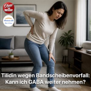 Frau beugt sich mit schmerzverzerrtem Gesicht nach vorn und hält sich den unteren Rücken sowie das linke Bein.