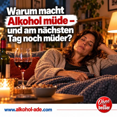 Müde Frau ist abends auf dem Sofa eingeschlafen, während vor ihr ein Glas Rotwein und eine Weinflasche stehen. Die gemütliche Szene zeigt die zunächst einschläfernde Wirkung von Alkohol und verweist zugleich auf die Müdigkeit am folgenden Tag. Überschrift: „Warum macht Alkohol müde – und am nächsten Tag noch müder?“